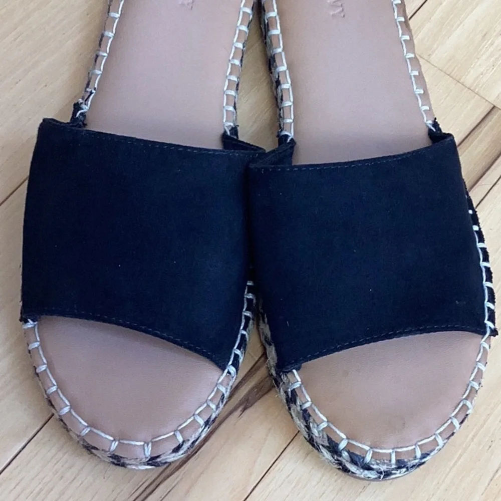 Old Navy woven rope and faux suede slide on sandals. Women’s size 10